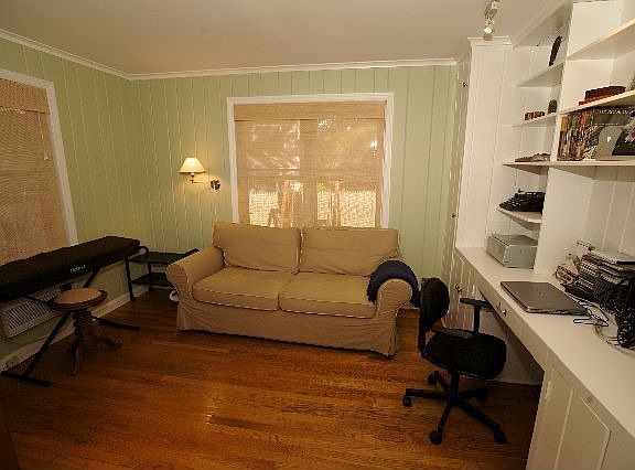 den great for office or TV room