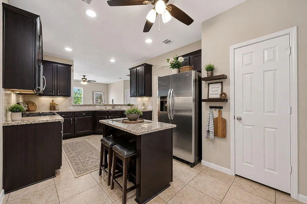 4 bed, 3.0 bath, 2205 sqft, $2,300 — Photo 1