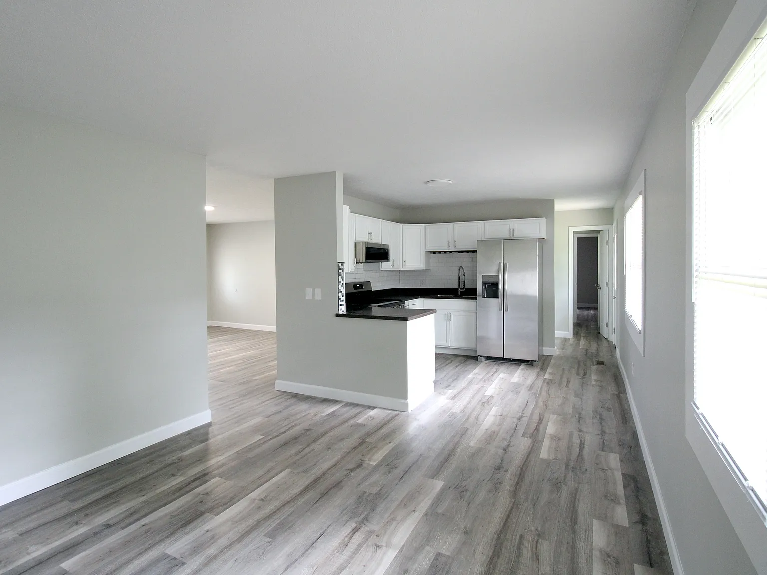 3 bed, 1.5 bath, 1274 sqft, $1,550 — Photo 3