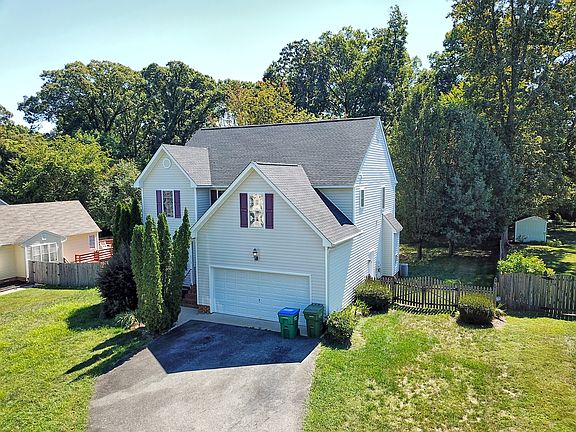 3rd image of 6319 Bergen Dr
