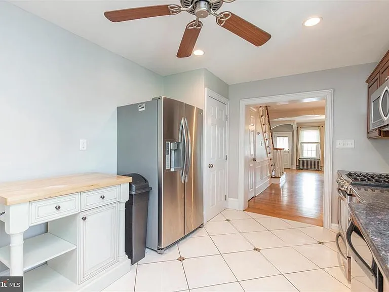 620 E Hector St — Photo 5