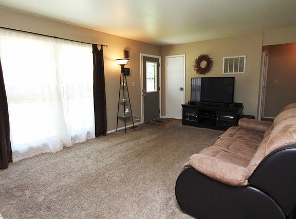 3rd image of 2518 Oswego Ln