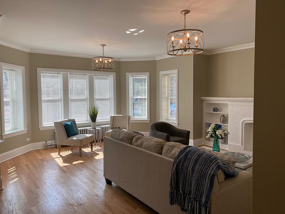 Living Room - all day, south-facing light!