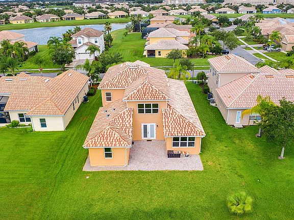 3rd image of 3551 Forest Park Dr