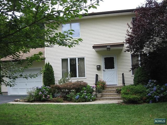 1st image of 28 Leonard Dr