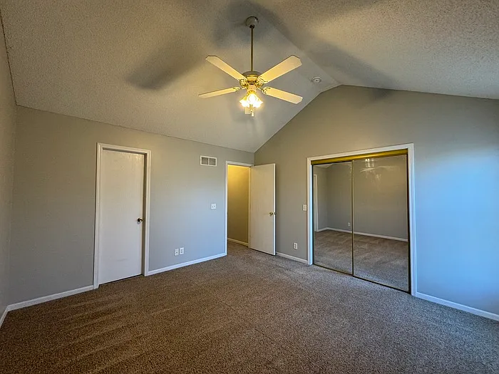 10634 N Locust Ct — Photo 9