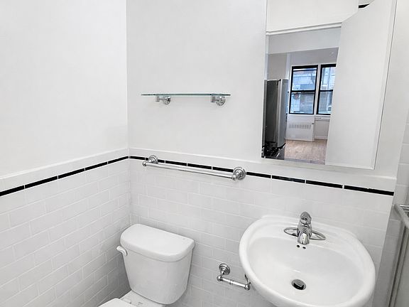 5th image of 404 E 75th St APT 1A