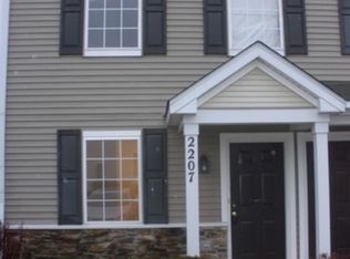 2207 Silverstone Dr, Carpentersville, IL 60110