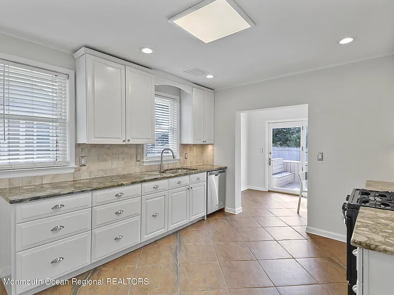 8 Arthur Ave — Photo 13