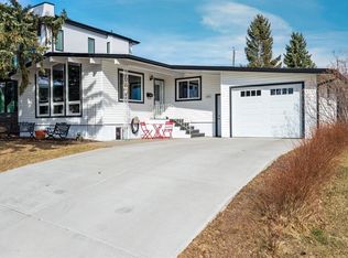 1604 Chester Pl NW, Calgary, AB T2L0K3