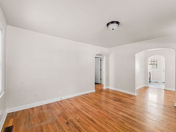5th image of 611 W Minota St