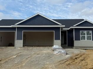 1415 Legend Dr, Tiffin, IA