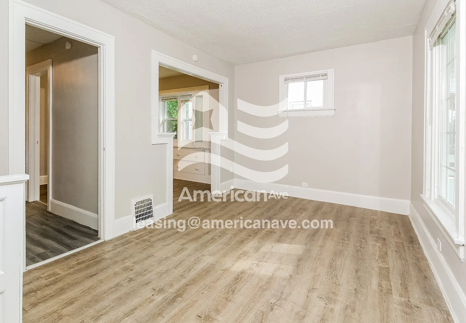 3 bed, 1.0 bath, 1271 sqft, $997 — Photo 2