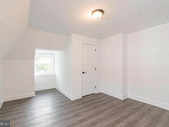 3rd image of 4238 Spruce St #1