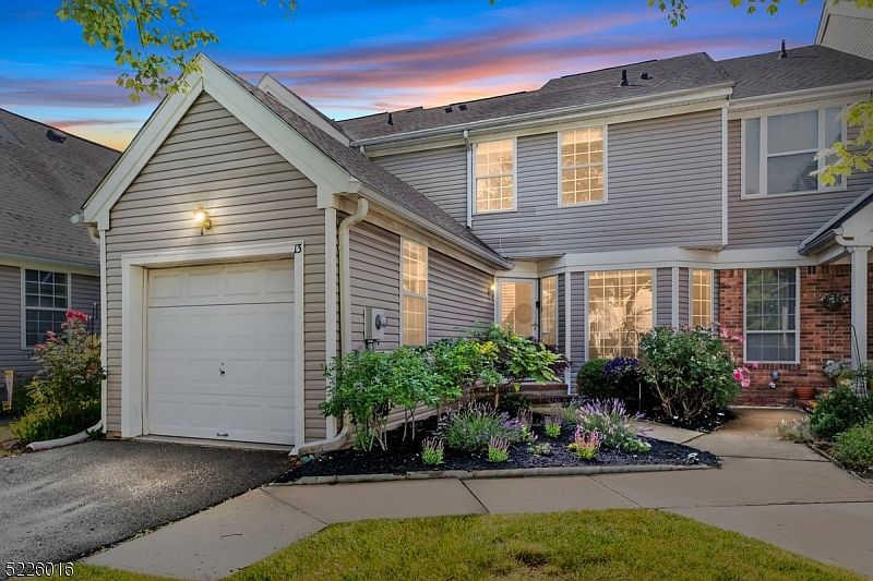 13 Daisy Ct, Whitehouse Station, NJ 08889 Zillow