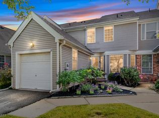 13 Daisy Ct, Whitehouse Station, NJ 08889