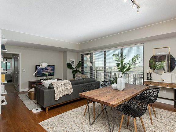 3rd image of 1650 N Fillmore St #1105