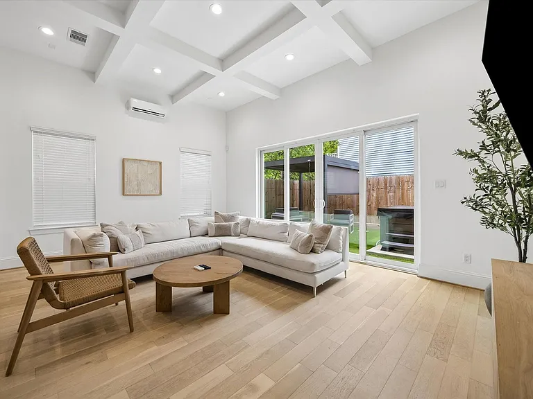 826 Nadine St — Photo 16