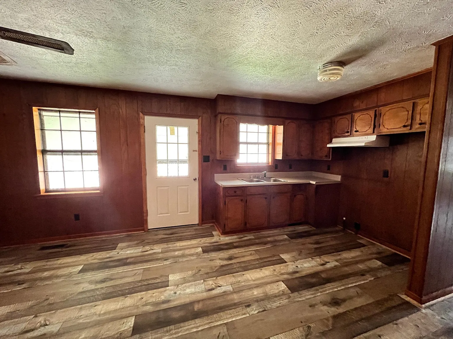 620 Austin St — Photo 3