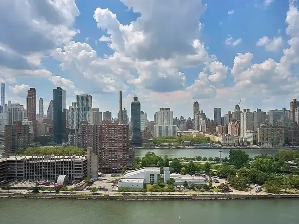 34-46 Vernon Boulevard image 12 of 16