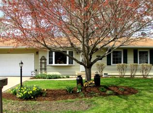 312 Cherokee Dr, Eldridge, IA 52748