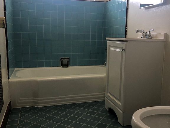 5th image of 1027 Myrtle Ave APT 3