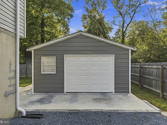 3rd image of 22203 Lilac Way