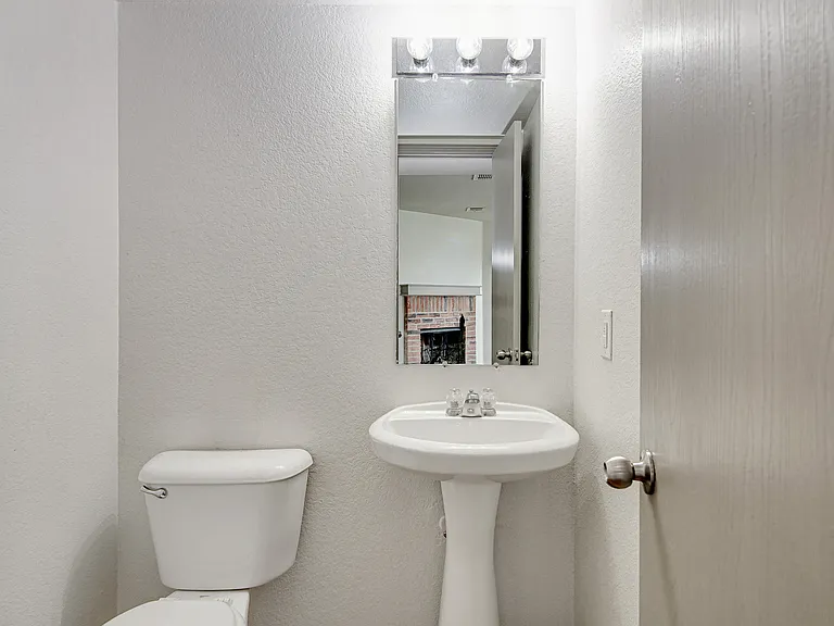 1420 Krista Dr — Photo 15