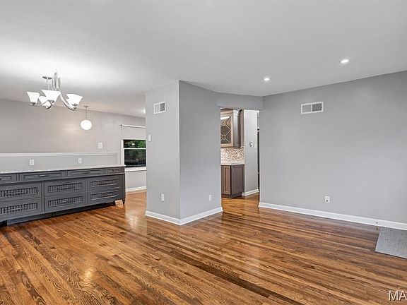 3rd image of 117 Birchwood Dr