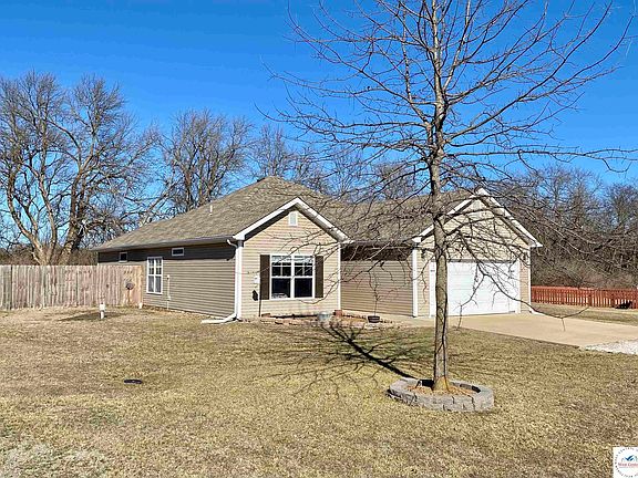 3rd image of 977 SE 380th Rd