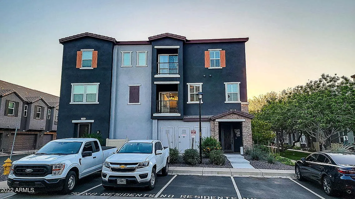 2 bed, 2.5 bath, 1315 sqft, $2,100 — Photo 1