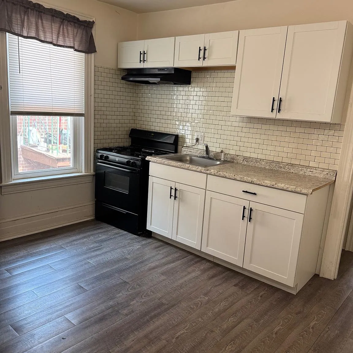 2 bed, 800 sqft, $1,150 — Photo 1