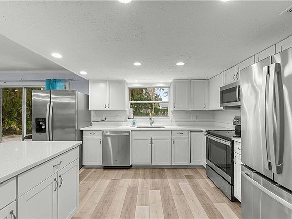 5th image of 1413 SE 36TH AVENUE