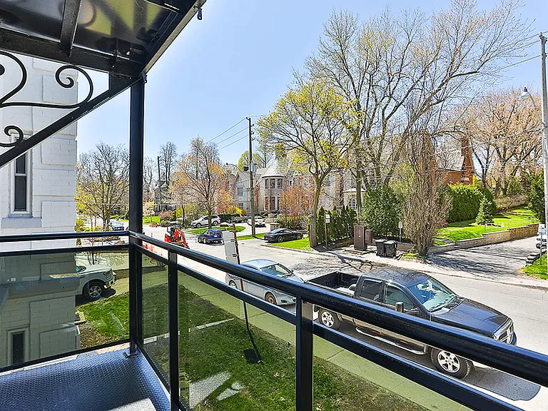 697 Eglinton Ave W — Photo 10