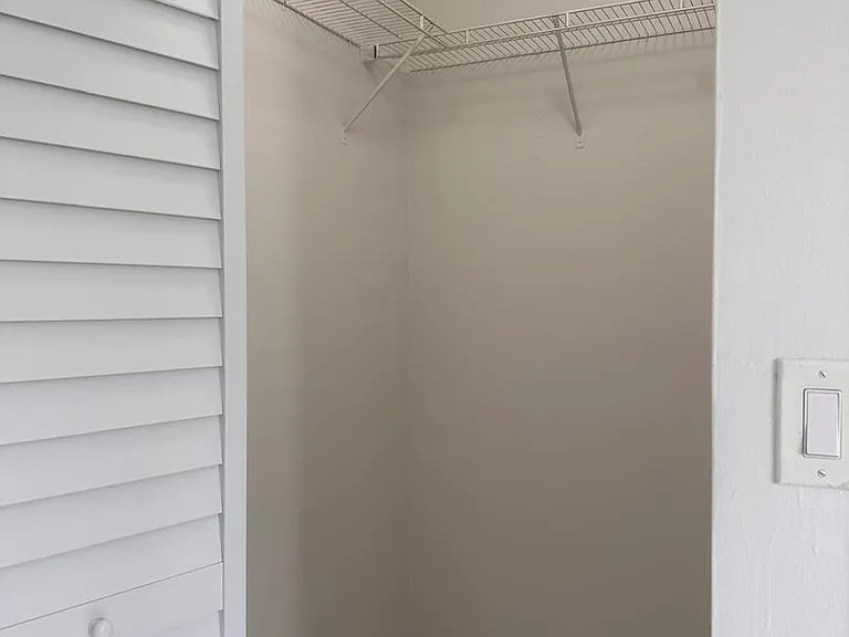 Kina Hialeah Apartments — Photo 29