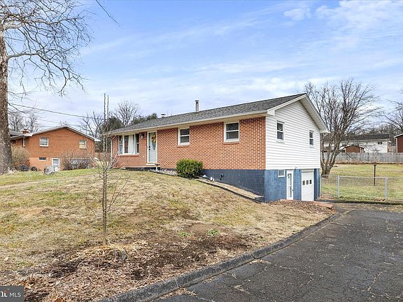 3rd image of 246 Joy Dr