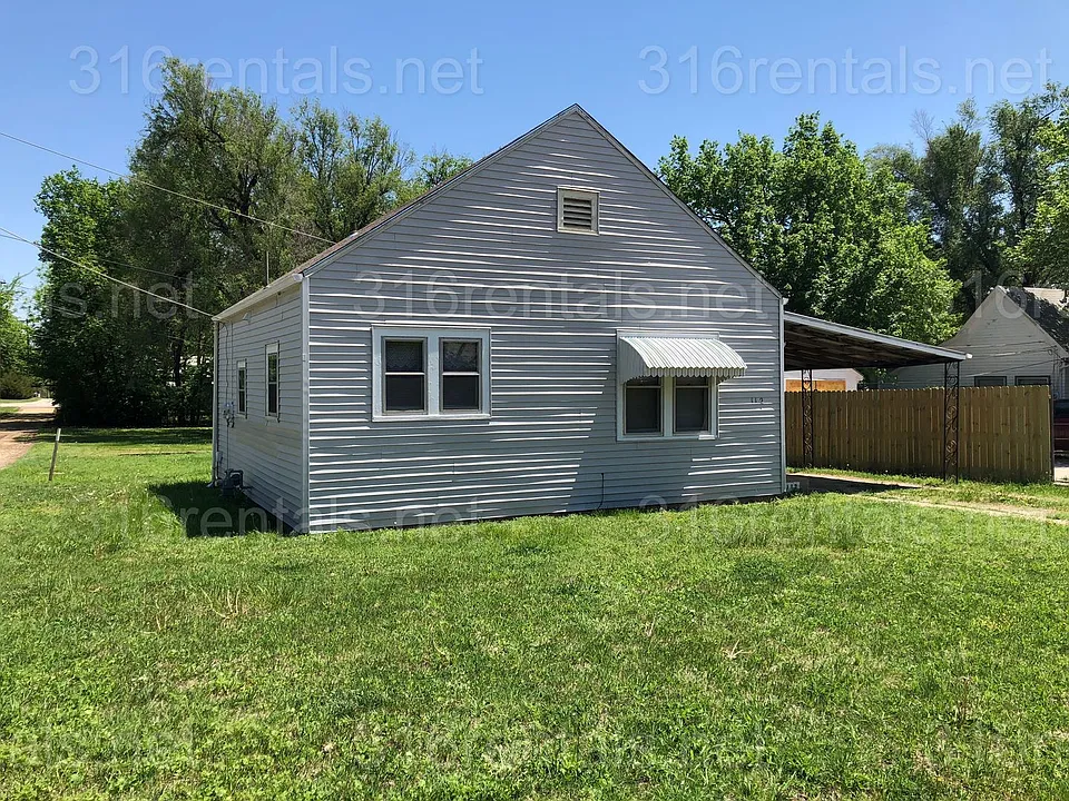 112 N Kansas Ave