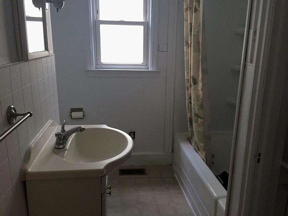 bathroom room view_01132023