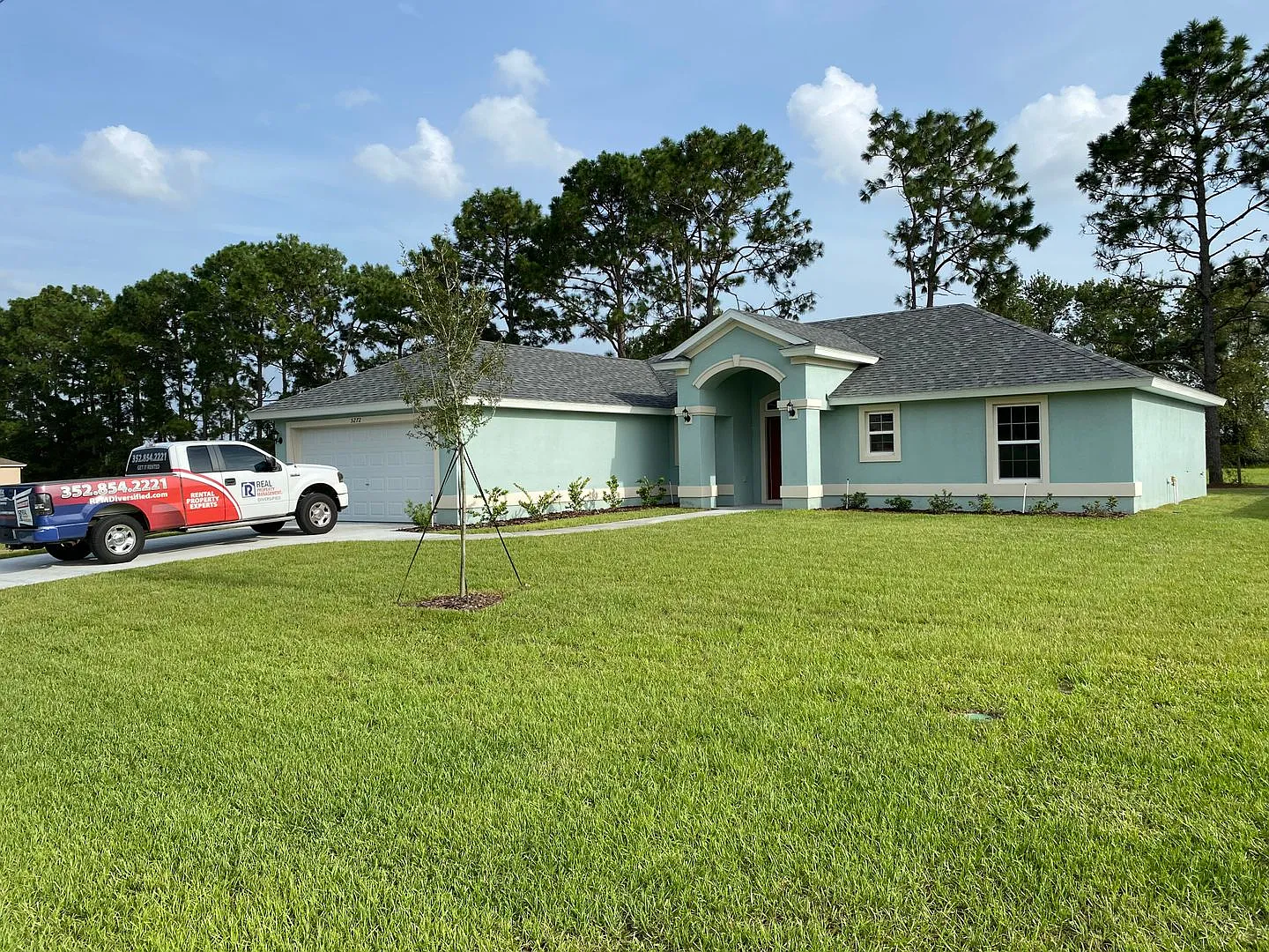 Desirable SW Ocala Neighborhood 3/2/2 **Won't Last** — Photo 1