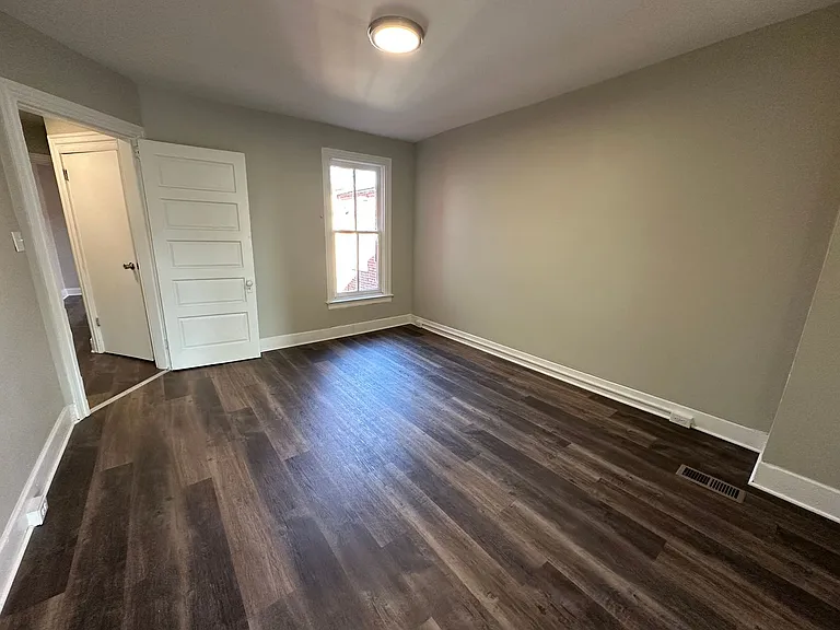 137 Stevens Ave — Photo 12