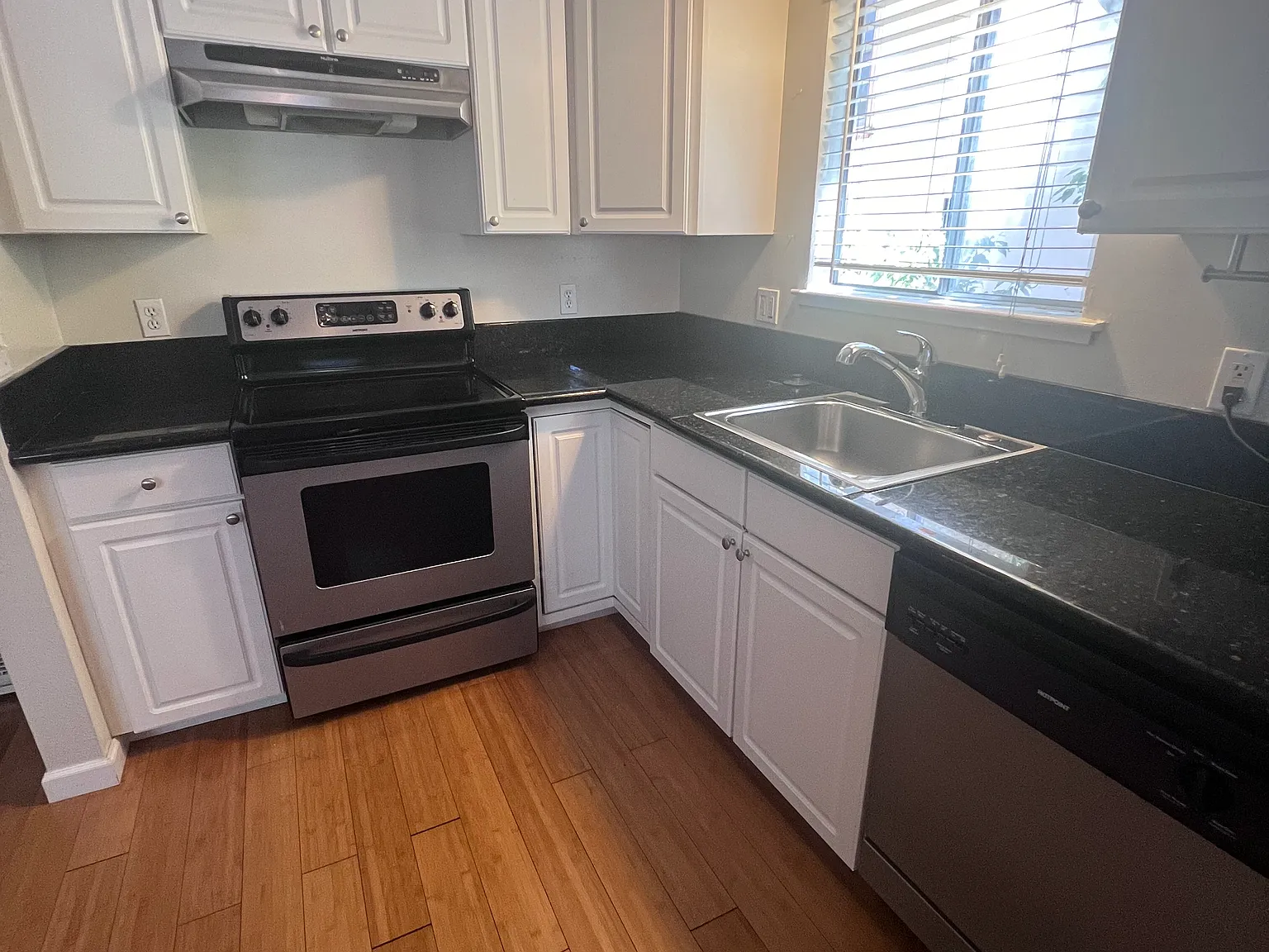 1 bed, 550 sqft, $1,500 — Photo 2