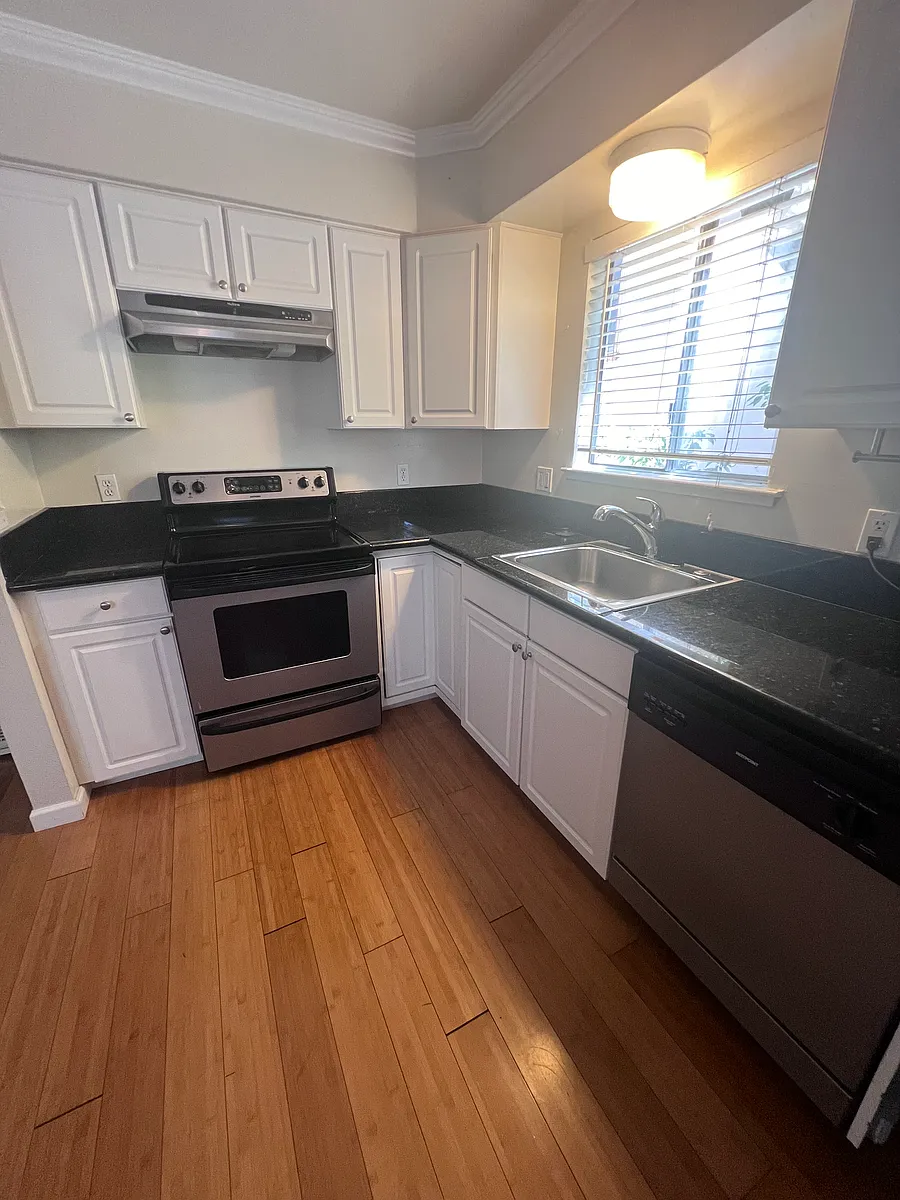 Kitchen - 2130 F St #7