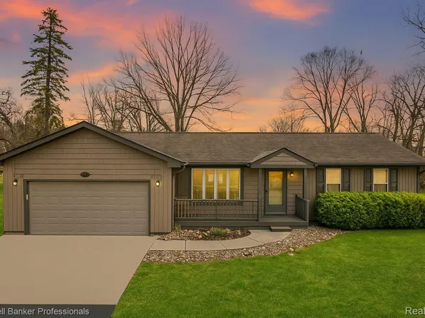 24746 Springbrook Dr, Farmington Hills, MI 48336