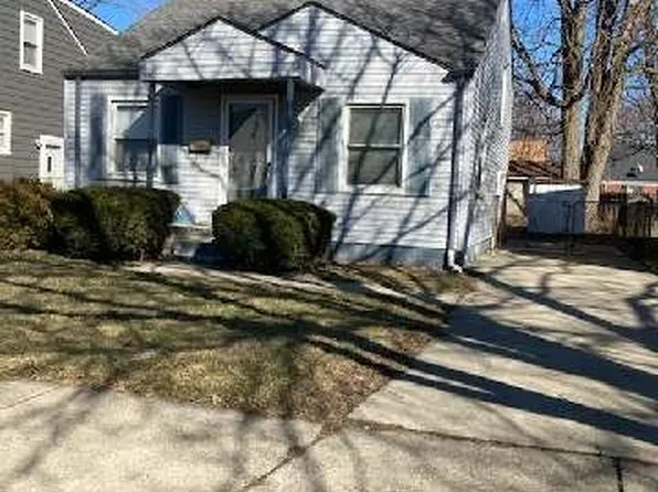 27710 Larchmont St, Saint Clair Shores, MI 48081