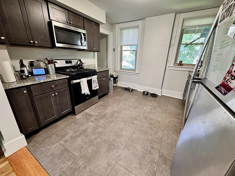 517 Saint James Pl #517 — Photo 3