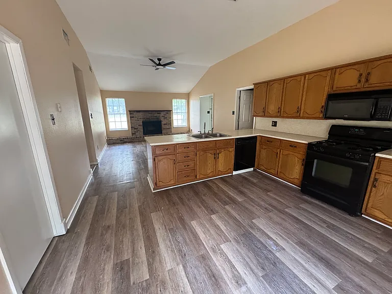 538 Karen Dr — Photo 9