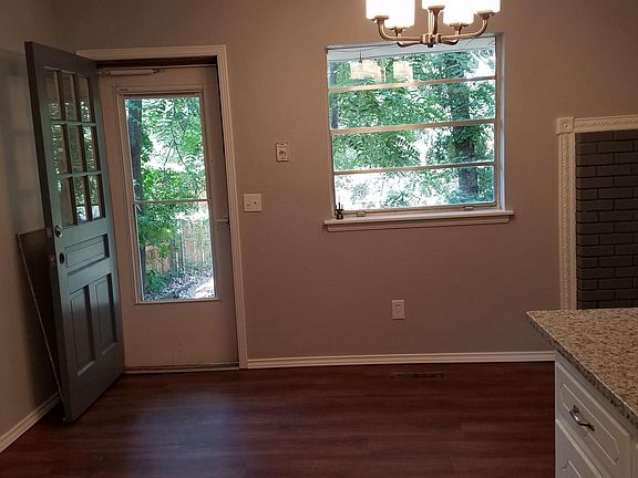 3rd image of 2813 N Redmond Ave