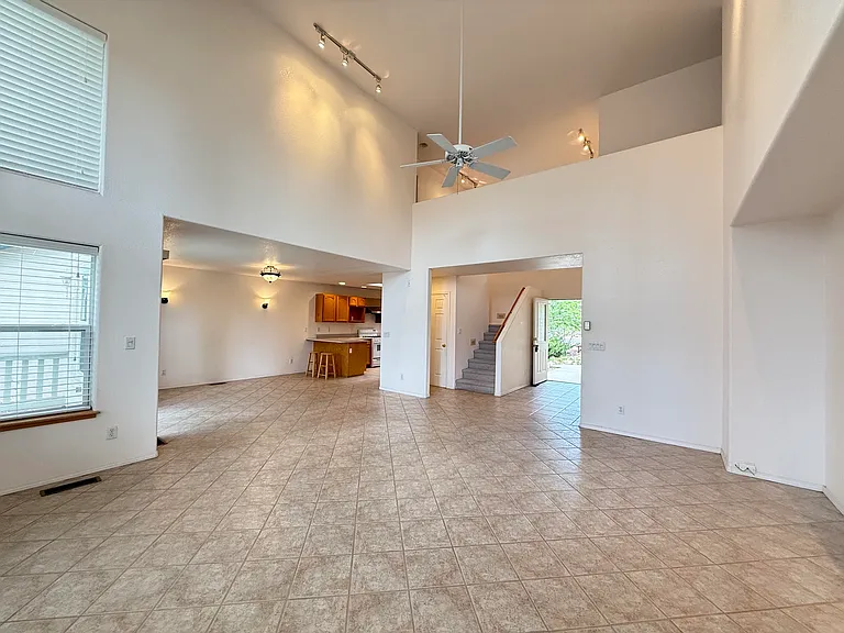1808 W University Ave — Photo 5