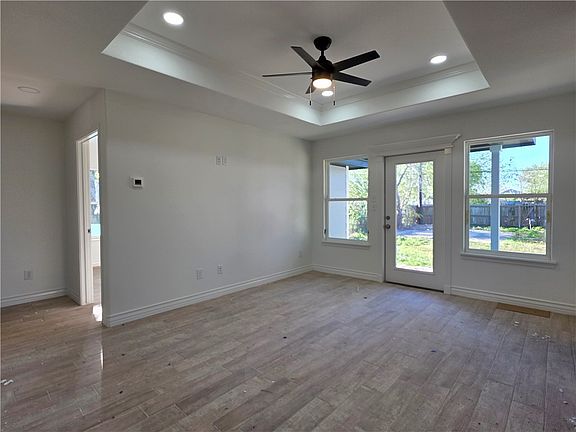 5th image of 3621 Curtiss Street