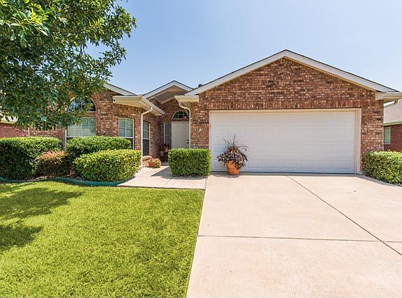 2nd image of 416 Willowlake Dr